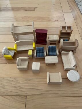 Vintage Wooden Dollhouse Furniture Set - Natural & Yellow